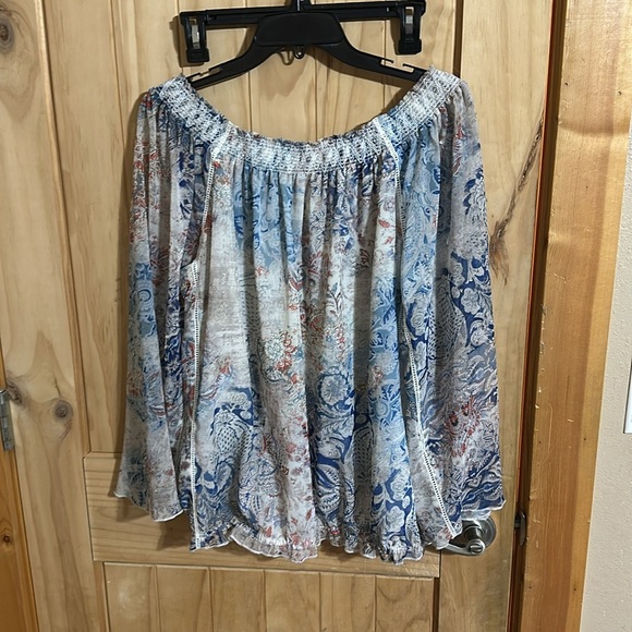 V Cristina Chic Blouse - Picture 3 of 4
